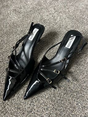Steve Madden Black Patent Pointed Slingback Pumps with Buckle Straps